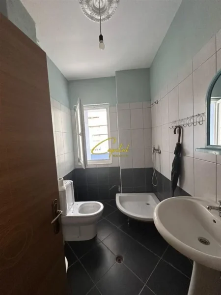 Tirane, jepet me qera apartament 2+1 Kati 3, 106 m² 500 € (ASTIR)
