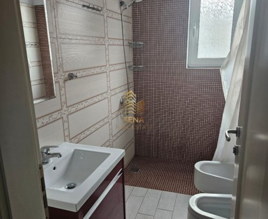 Tirane, jepet me qera Vile 3+1+Ballkon Kati 3, 122 m² 550 € (Rruga 3 Vellezrit Kondo)