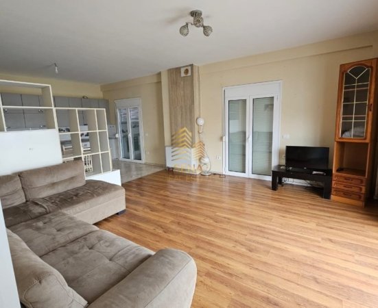 Tirane, jepet me qera Vile 3+1+Ballkon Kati 3, 122 m² 550 € (Rruga 3 Vellezrit Kondo)