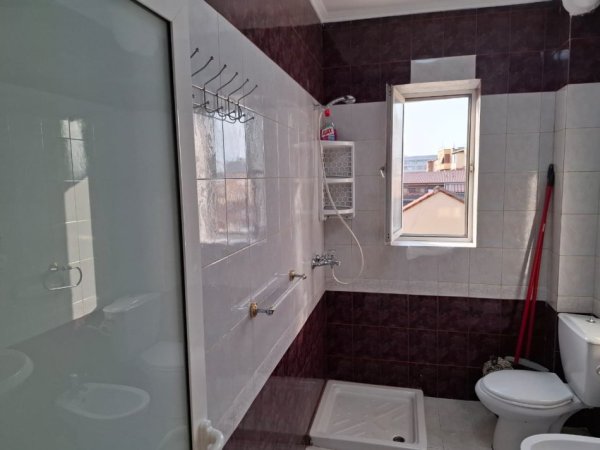 Tirane, jepet me qera apartament 1+1+Ballkon Kati 3, 60 m² 560 € (Rr.Ferit Xhajko/Dispanceria)