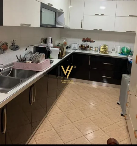 Tirane, jepet me qera apartament 2+1+Ballkon Kati 1, 92 m² 550 € (5 MAJI)