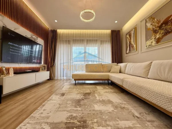 Tirane, shitet apartament 2+1+Ballkon Kati 8, 112 m² 253.000 € (Xhamlliku)