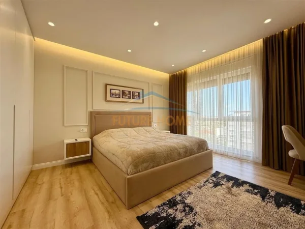 Tirane, shitet apartament 2+1+Ballkon Kati 8, 112 m² 253.000 € (Xhamlliku)