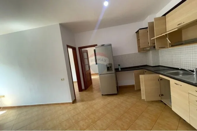Tirane, jepet me qera apartament 2+1 , 100 m² 380 € (astir)