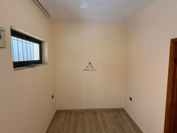 Tirane, jepet me qera apartament 1+1 Kati 1, 63 m² 400 € (21 DHJETORI ,PRANE SHKOLLES SABAUDIN GABRANI)