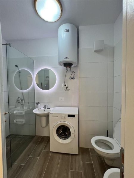 Tirane, jepet me qera apartament 1+1 Kati 7, 70 m² 550 € (TEK RRETHI)