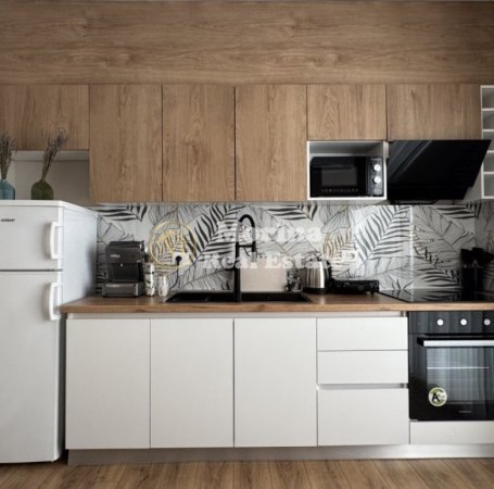 Tirane, jepet me qera apartament Kati 3, 300 € (Sanatoriumi)