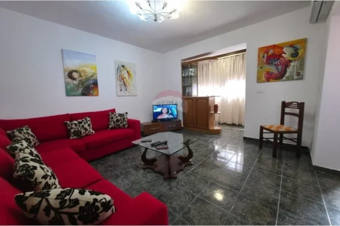 Tirane, jepet me qera 1+1 , 120 m² 450 € (Rruga Bardhyl, Brryli, Tiranë)