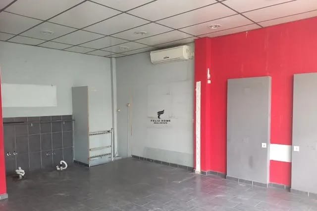 Tirane, jepet me qera dyqan Kati 0, 42 m² 800 € (ALI DEM)