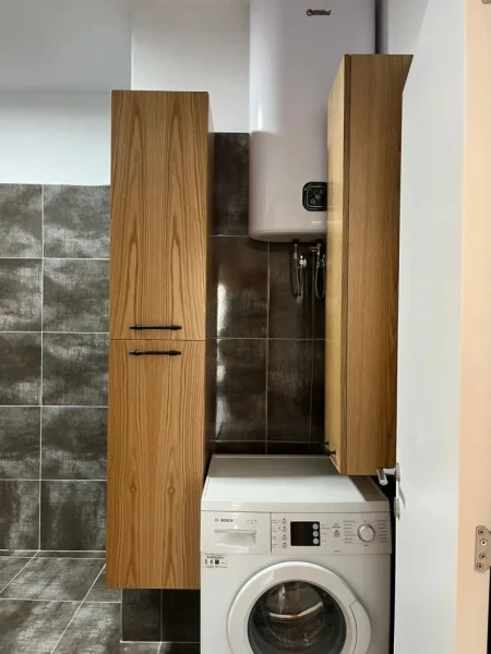 Tirane, jepet me qera apartament 1+1+Ballkon Kati 2, 85 m² 900 € (MYSLYM SHYRI)