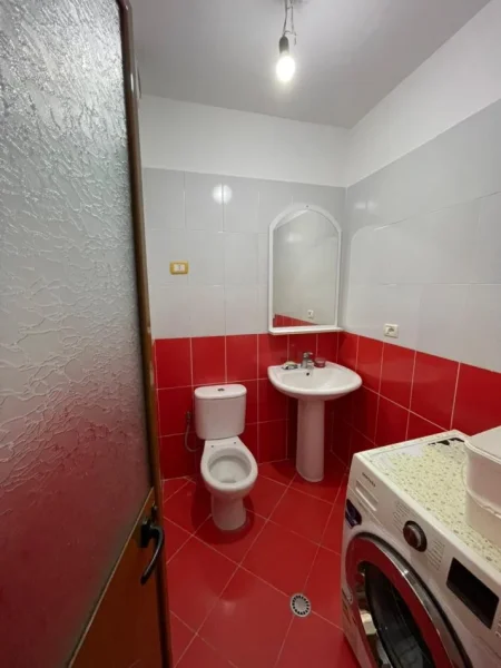 Tirane, jap me qera apartament 2+1+Ballkon Kati 2, 115 m² (Don Bosko, prane hotel Ferrarit)