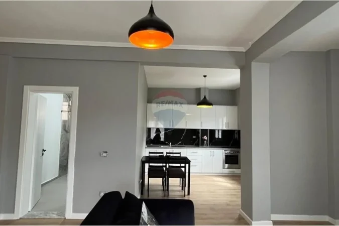 Tirane, jepet me qera apartament 2+1 , 80 m² 520 € (Kombinat, Kombinat, Tiranë)