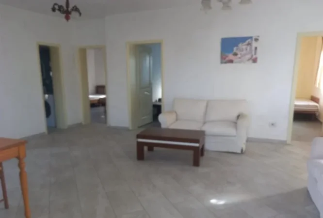 Tirane, jap me qera apartament 3+1+Ballkon Kati 2, 120 m² 500 € (Rrruga Bajram Allaraj)