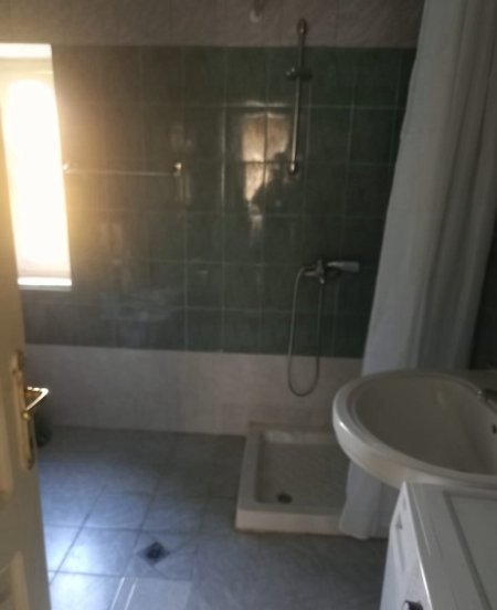 Tirane, jap me qera apartament 3+1+Ballkon Kati 2, 120 m² 500 € (Rrruga Bajram Allaraj)