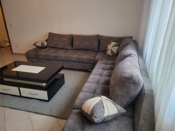Tirane, jepet me qera apartament 1+1+Ballkon Kati 6, 75 m² 550 € (Stacioni Trenit, rruga Rreshit Petrela)