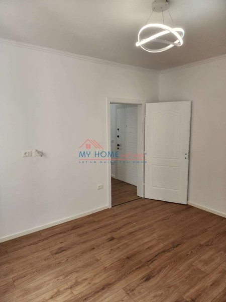 Tirane, shitet apartament 1+1+Ballkon Kati 4, 51 m² 95.000 € (Porcelan)
