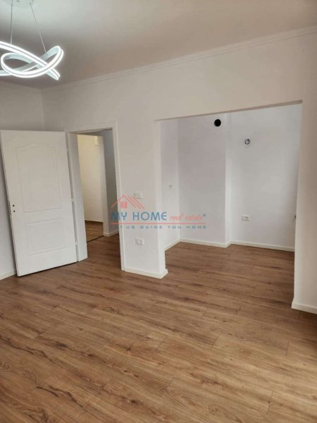 Tirane, shitet apartament 1+1+Ballkon Kati 4, 51 m² 95.000 € (Porcelan)