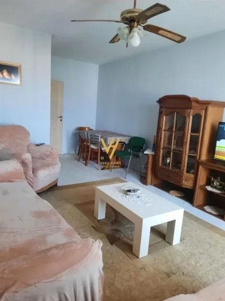 Tirane, jepet me qera apartament 2+1+Ballkon Kati 9, 95 m² 500 € (RRUGA DRITAN HOXHA)