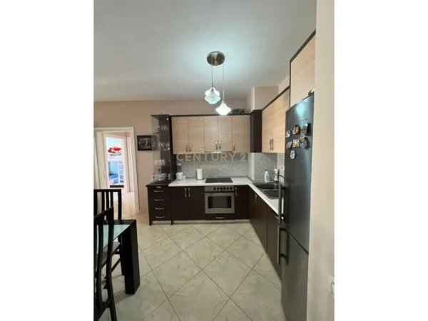 Tirane, jepet me qera apartament 2+1 Kati 4, 120 m² 450 € (Fresku)