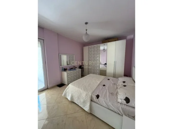 Tirane, jepet me qera apartament 2+1 Kati 4, 120 m² 450 € (Fresku)