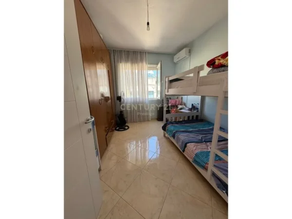 Tirane, jepet me qera apartament 2+1 Kati 4, 120 m² 450 € (Fresku)