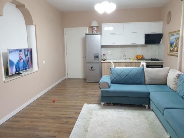 Tirane, jepet me qera apartament 1+1 Kati 3, 70 m² 480 € (PRANE GJIMNAZIT BESNIK SYKJA)