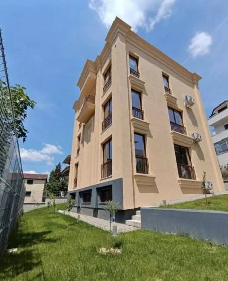 Tirane, jepet me qera Vile , 360 m² 2.500 € 