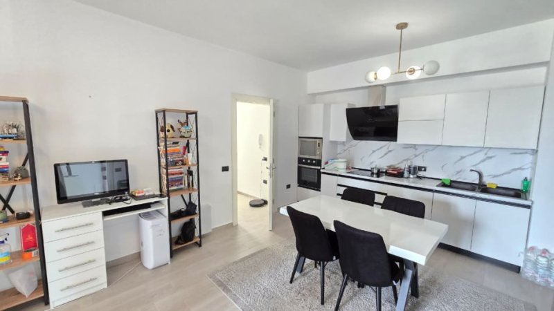 Tirane, jepet me qera apartament 2+1+Ballkon Kati 3, 105 m² 1.150 € (Rruga e Kosovareve)