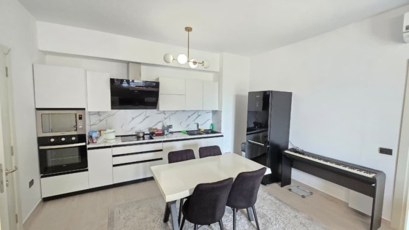 Tirane, jepet me qera apartament 2+1+Ballkon Kati 3, 105 m² 1.150 € (Rruga e Kosovareve)