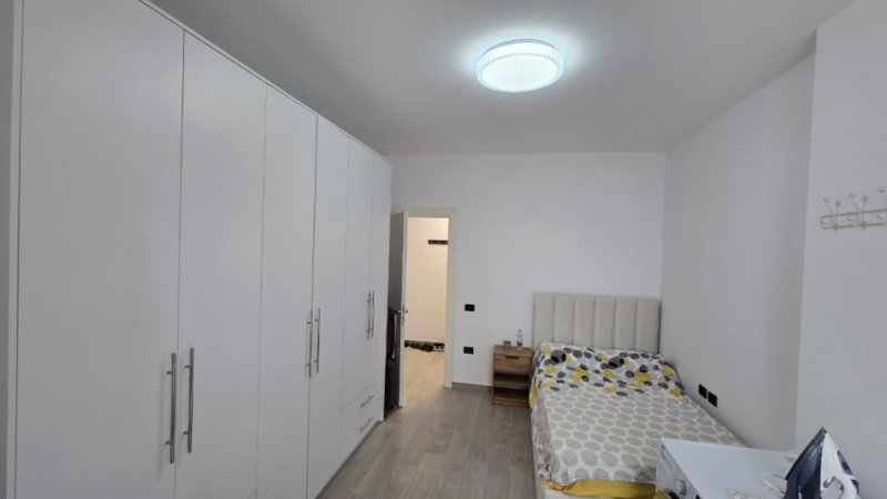 Tirane, jepet me qera apartament 2+1+Ballkon Kati 3, 105 m² 1.150 € (Rruga e Kosovareve)