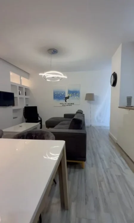 Tirane, shitet apartament 1+1 Kati 4, 81 m² 175.000 € (RRUGA BARRIKADAVE)