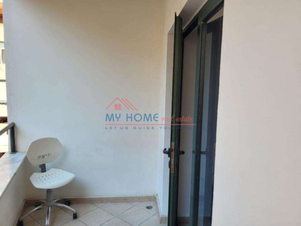Tirane, jepet me qera apartament 1+1+Ballkon Kati 6, 76 m² 550 € (Stacioni i Trenit)