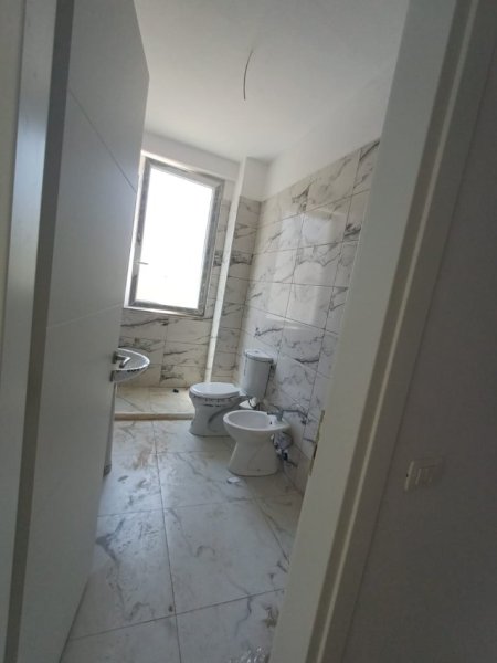 Tirane, jepet me qera apartament 1+1+Ballkon Kati 3, 60 m² 400 € (ASTIR)