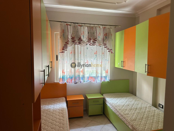 Tirane, jepet me qera apartament 3+1+Ballkon Kati 1, 99 m² 600 € 