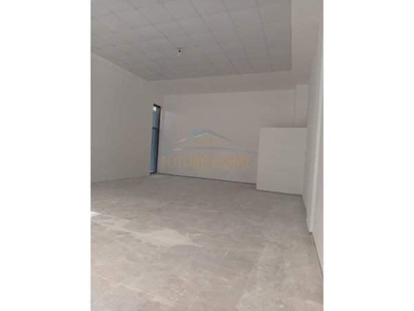 Tirane, jepet me qera dyqan Kati 0, 90 m² 800 € (Rruga Xhanfize Keko)