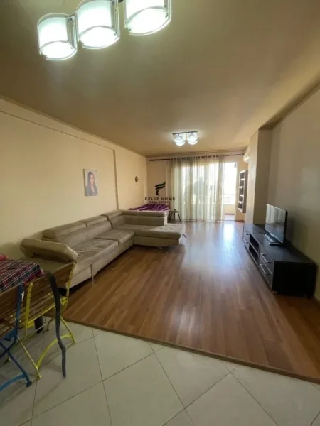 Tirane, shitet apartament 2+1 Kati 8, 100 m² 148.000 € (PRANE VILES L)