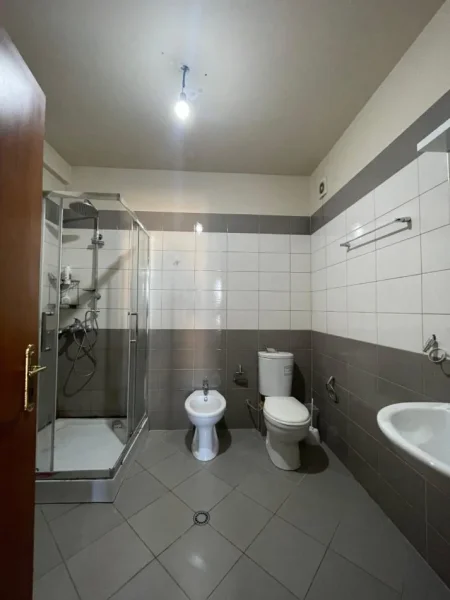Tirane, shitet apartament 2+1 Kati 8, 100 m² 148.000 € (PRANE VILES L)