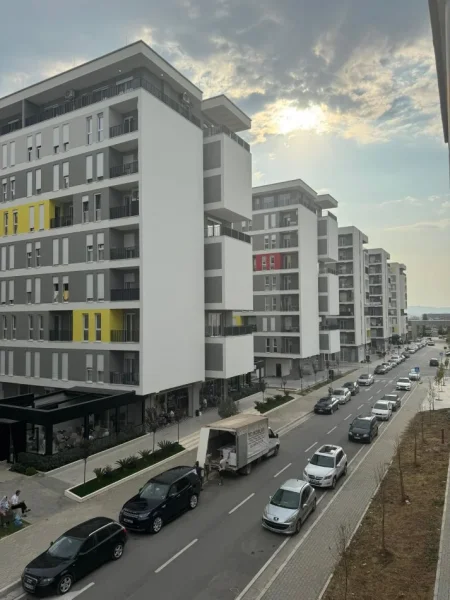 Tirane, shitet apartament 2+1+Ballkon Kati 7, 93 m² 88.000 € (Univers City Faze Tulle/Suvaje Klering 950€/m2 Okazion)