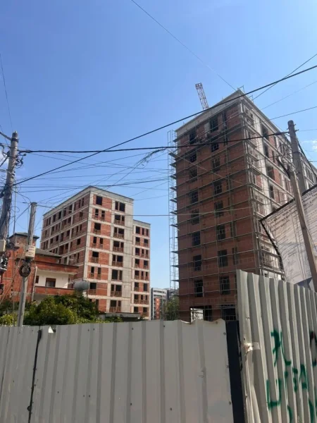 Tirane, shitet apartament 2+1+Ballkon Kati 1, 89 m² 115.800 € (Astir)