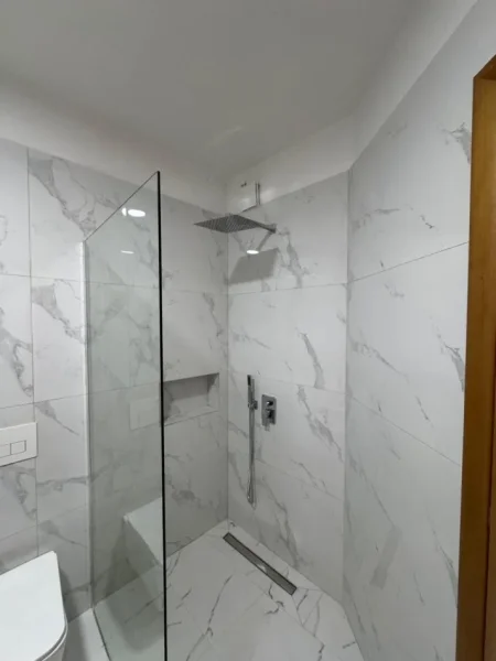 Tirane, shes apartament 2+1+Ballkon Kati 7, 110 m² 131.000 € (yzberisht)