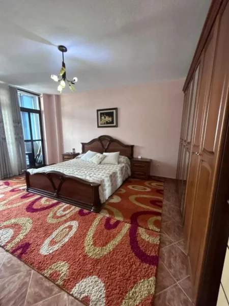 Tirane, jepet me qera apartament 2+1 Kati 10, 600 € 