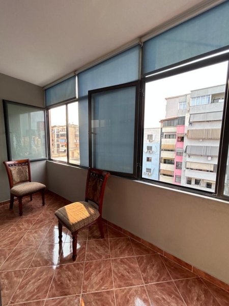 Tirane, jepet me qera apartament 2+1 Kati 10, 600 € 