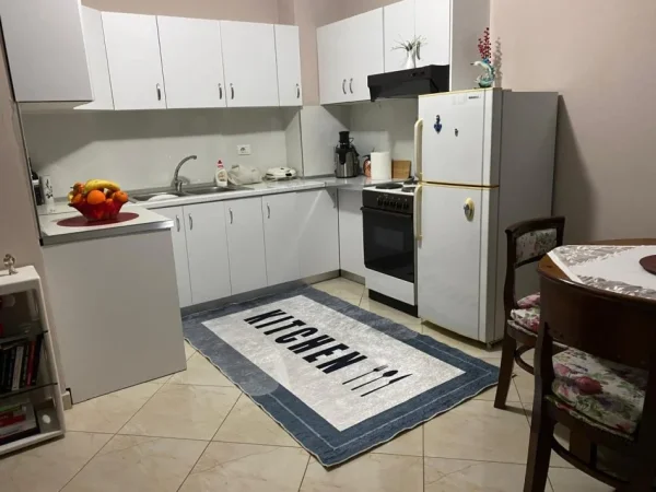 Tirane, jepet me qera apartament 2+1+Ballkon Kati 1, 130 m² 410 € (afer cormeum)