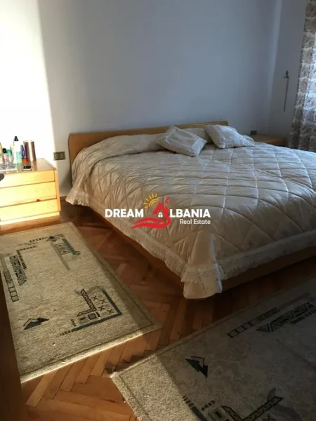Tirane, jepet me qera apartament 2+1 Kati 3, 90 m² 600 € (ne Rrugen e Durresit, prane Bar Kafe Mullirit te Vjeter)