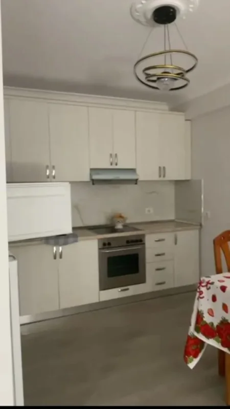 Tirane, jepet me qera apartament 2+1+Ballkon Kati 2, 90 m² 460 € (tek fratar)