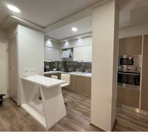 Tirane, jepet me qera apartament 2+1+Ballkon Kati 3, 97 m² 700 € (rruga kroi)