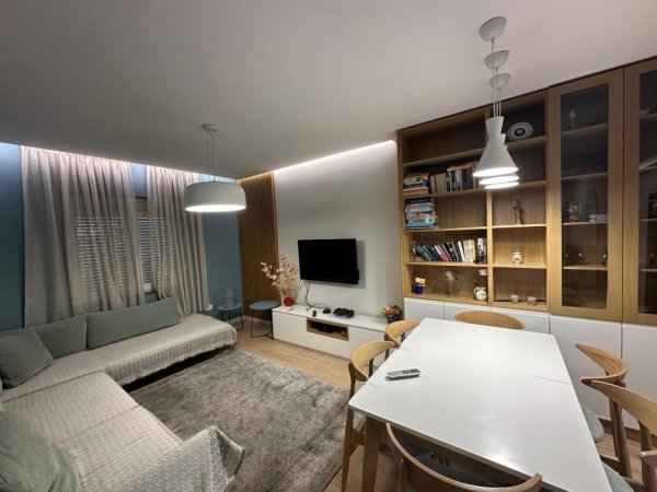 Tirane, jepet me qera apartament 2+1 Kati 4, 70 m² 700 € (Rruga e Durresit)