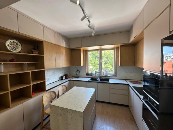 Tirane, jepet me qera apartament 2+1 Kati 4, 70 m² 700 € (Rruga e Durresit)