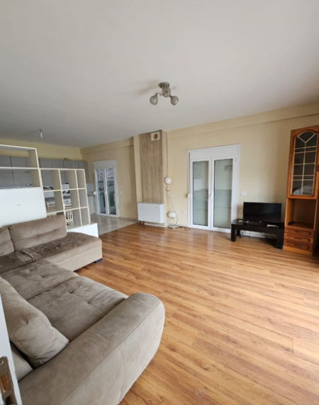 Tirane, jepet me qera shtepi 3+1 Kati 3, 110 m² 550 € (Vilat Amerikane)