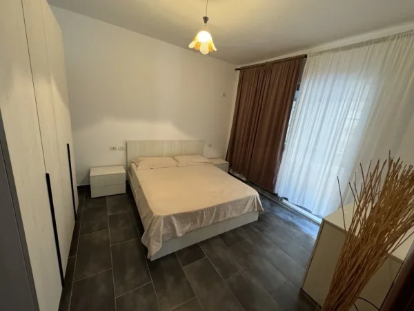 Tirane, jap me qera apartament 2+1+Ballkon Kati 1, 80 m² 550 € (afer hotel marinaj)